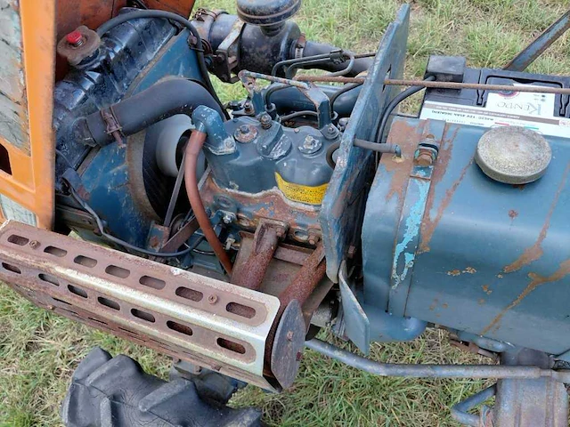 Kubota b7000 minitractor met grondfrees - afbeelding 8 van  17