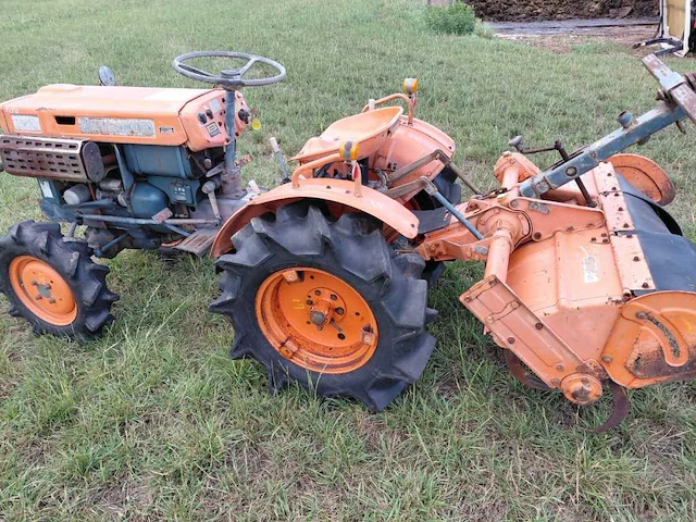 Kubota b7000 minitractor met grondfrees - afbeelding 1 van  17