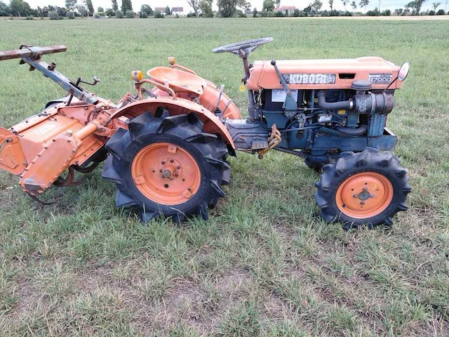 Kubota b7000 minitractor met grondfrees - afbeelding 11 van  17