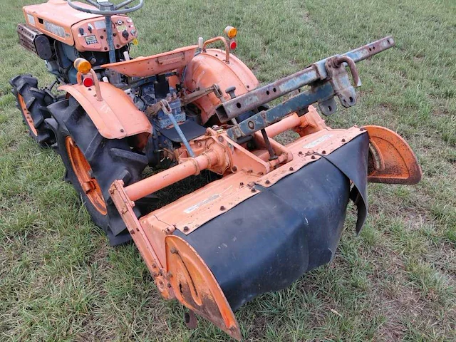 Kubota b7000 minitractor met grondfrees - afbeelding 12 van  17