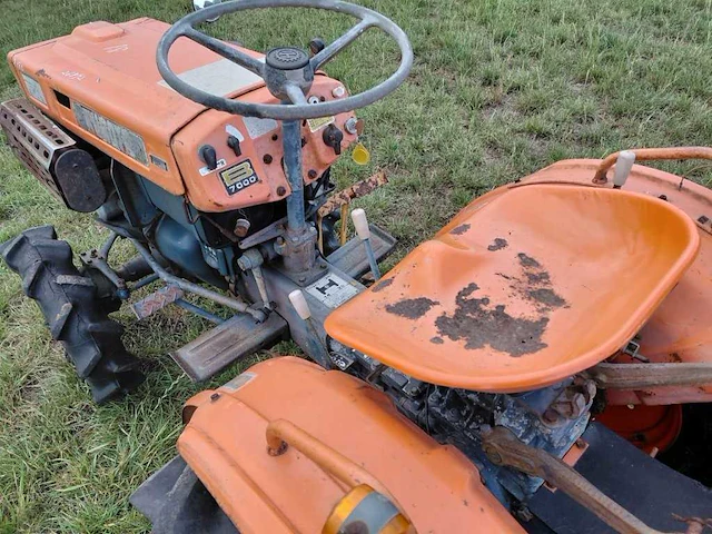 Kubota b7000 minitractor met grondfrees - afbeelding 13 van  17