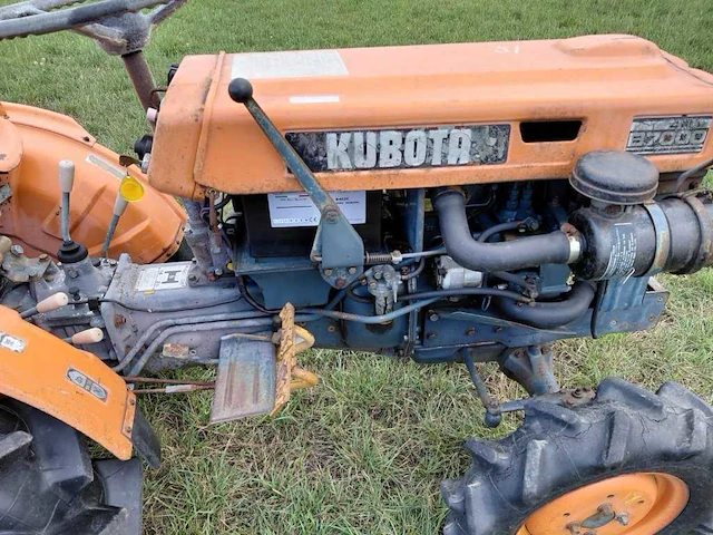 Kubota b7000 minitractor met grondfrees - afbeelding 14 van  17