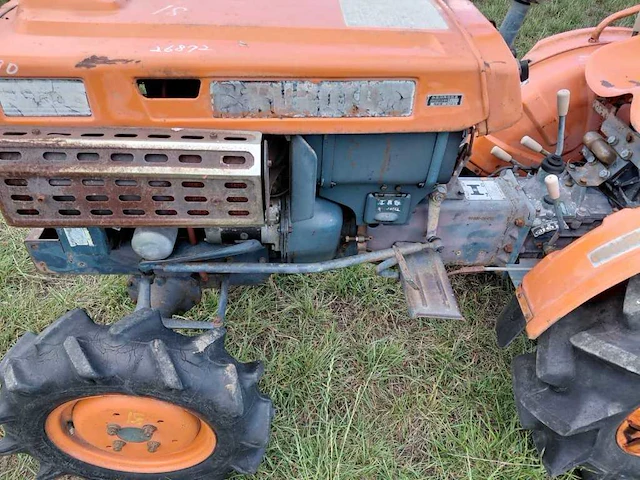 Kubota b7000 minitractor met grondfrees - afbeelding 15 van  17
