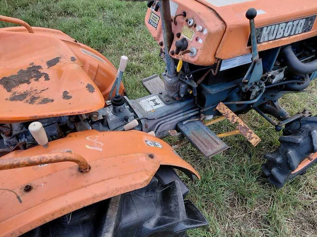 Kubota b7000 minitractor met grondfrees - afbeelding 16 van  17