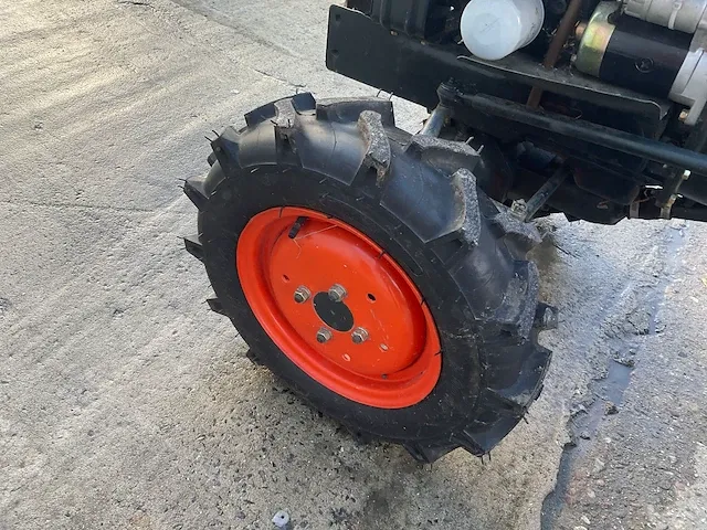 Kubota b7000 minitractor - afbeelding 8 van  11