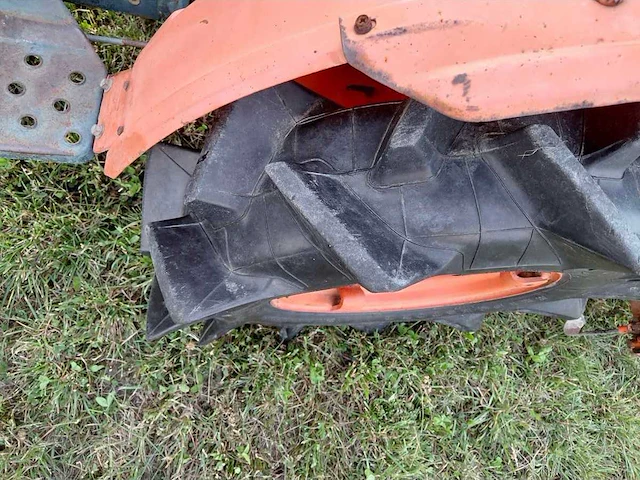Kubota b7001 vierwielaangedreven minitractor met grondfrees - afbeelding 4 van  19