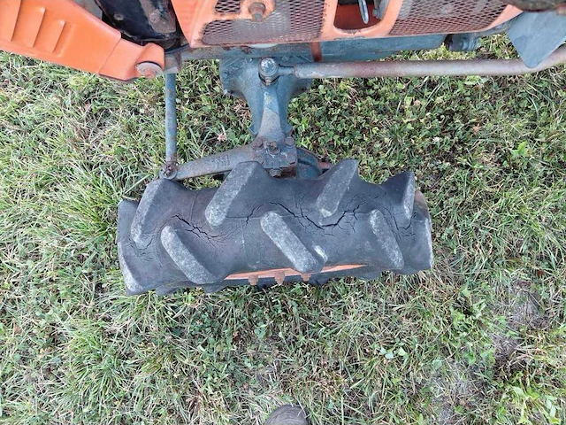 Kubota b7001 vierwielaangedreven minitractor met grondfrees - afbeelding 5 van  19
