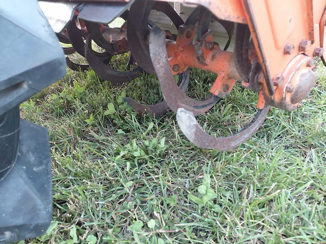 Kubota b7001 vierwielaangedreven minitractor met grondfrees - afbeelding 10 van  19