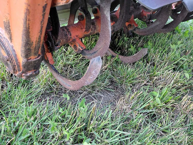 Kubota b7001 vierwielaangedreven minitractor met grondfrees - afbeelding 11 van  19
