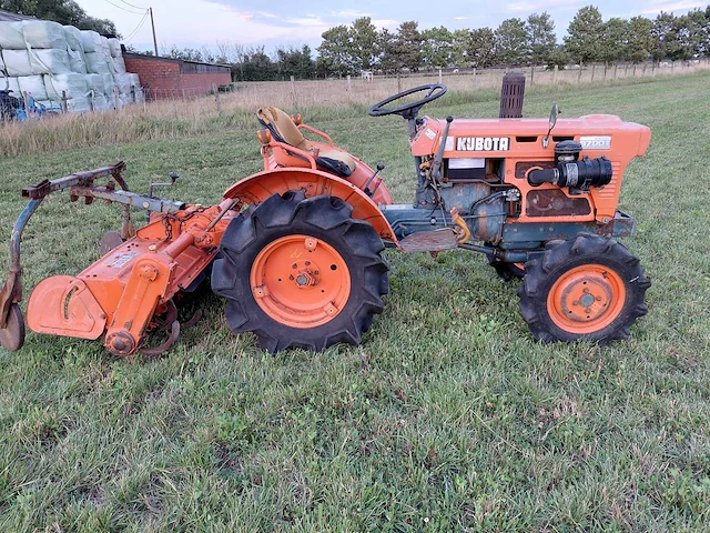 Kubota b7001 vierwielaangedreven minitractor met grondfrees - afbeelding 1 van  19