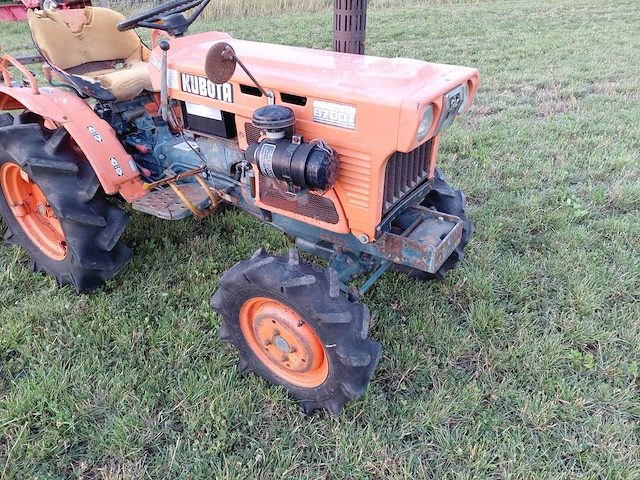Kubota b7001 vierwielaangedreven minitractor met grondfrees - afbeelding 12 van  19