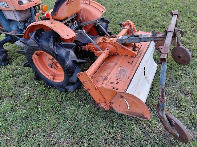 Kubota b7001 vierwielaangedreven minitractor met grondfrees - afbeelding 15 van  19
