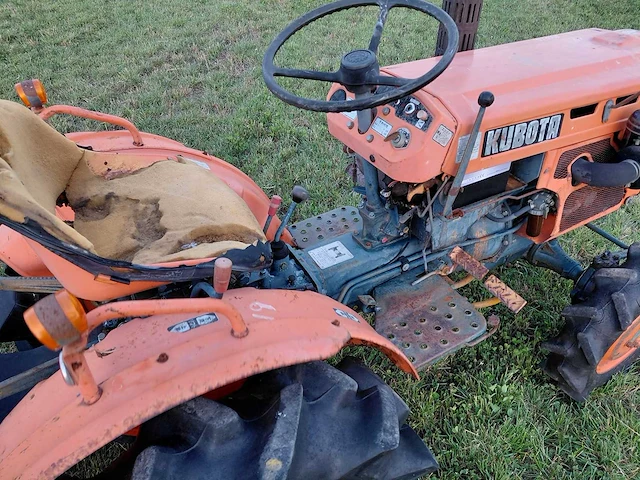 Kubota b7001 vierwielaangedreven minitractor met grondfrees - afbeelding 16 van  19