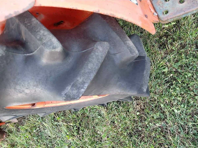 Kubota b7001 vierwielaangedreven minitractor met grondfrees - afbeelding 3 van  19