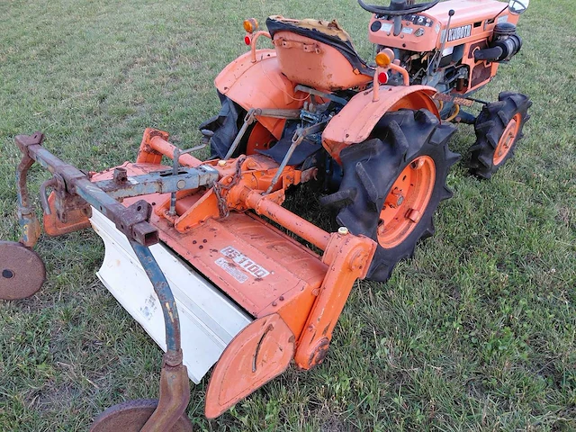Kubota b7001 vierwielaangedreven minitractor met grondfrees - afbeelding 14 van  19