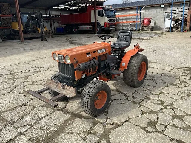 Kubota b7100 hst minitractor - afbeelding 1 van  16