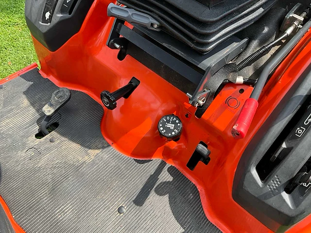 Kubota bx261 micro hydrostatische tractor - afbeelding 7 van  24