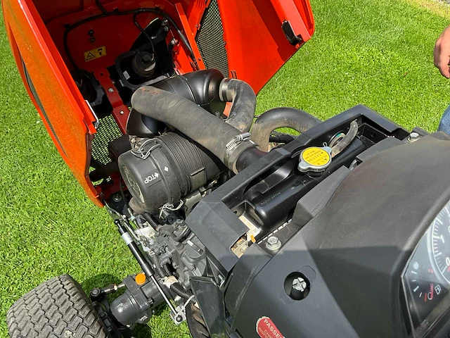 Kubota bx261 micro hydrostatische tractor - afbeelding 8 van  24