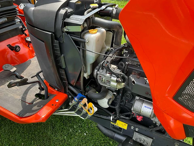 Kubota bx261 micro hydrostatische tractor - afbeelding 13 van  24