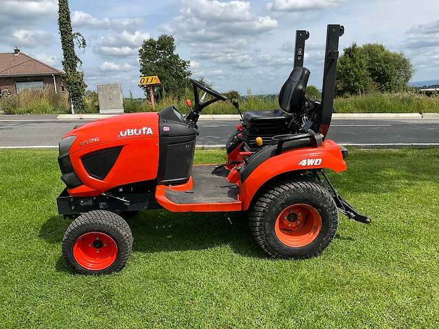 Kubota bx261 micro hydrostatische tractor - afbeelding 12 van  24