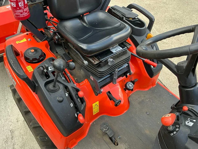Kubota bx261 minitractor 4x4 met frees en klepelmaaier - afbeelding 7 van  30