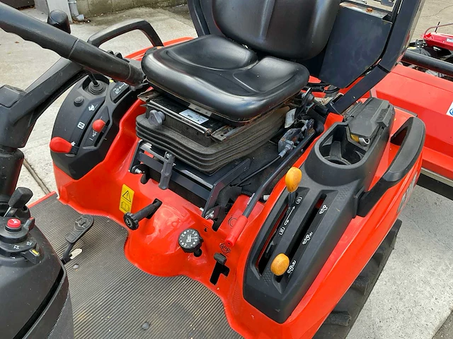 Kubota bx261 minitractor 4x4 met frees en klepelmaaier - afbeelding 8 van  30