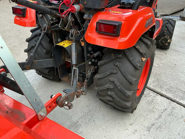 Kubota bx261 minitractor 4x4 met frees en klepelmaaier - afbeelding 13 van  30