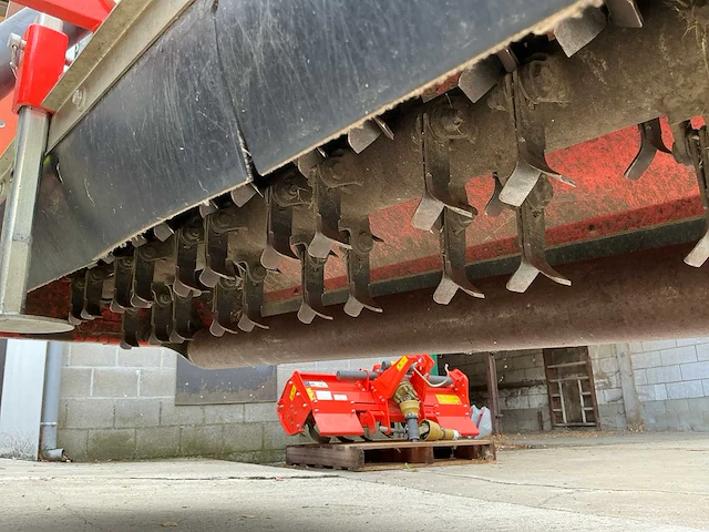 Kubota bx261 minitractor 4x4 met frees en klepelmaaier - afbeelding 14 van  30
