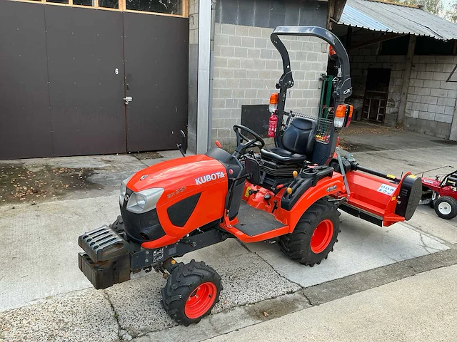 Kubota bx261 minitractor 4x4 met frees en klepelmaaier - afbeelding 12 van  30