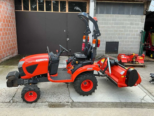 Kubota bx261 minitractor 4x4 met frees en klepelmaaier - afbeelding 23 van  30