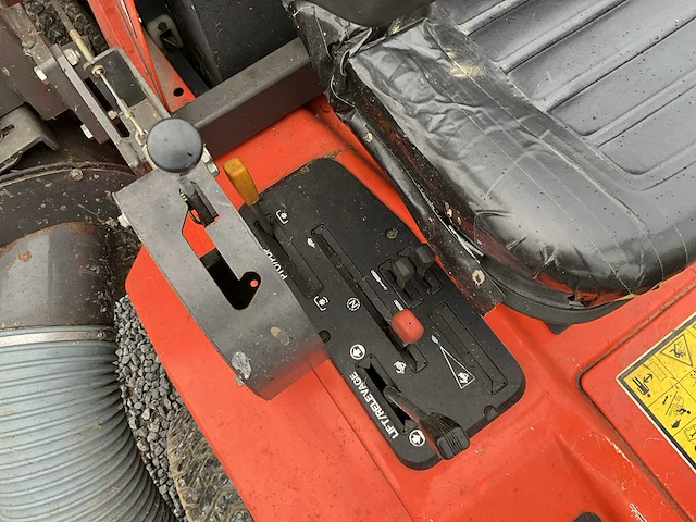 Kubota f3560 zitmaaier - afbeelding 8 van  24