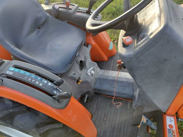 Kubota gb170 vierwielaangedreven minitractor - afbeelding 10 van  13