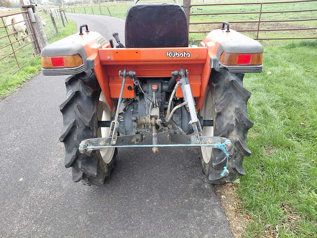 Kubota gl-19 vierwielaangedreven minitractor - afbeelding 4 van  11