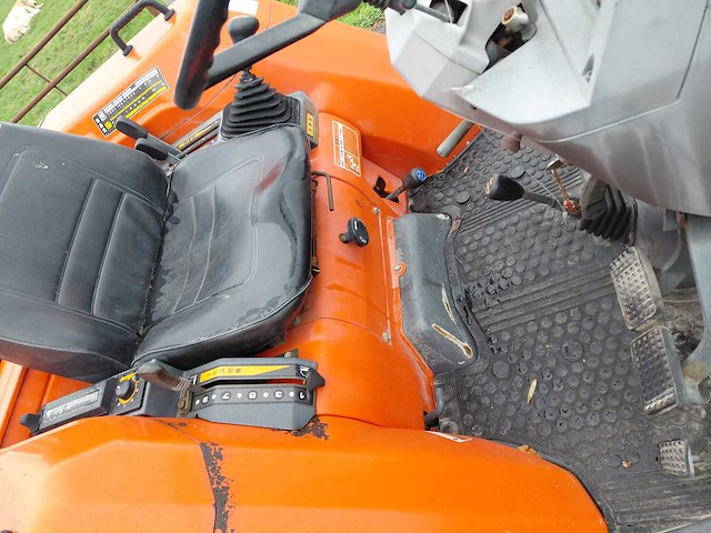 Kubota gl-19 vierwielaangedreven minitractor - afbeelding 6 van  11