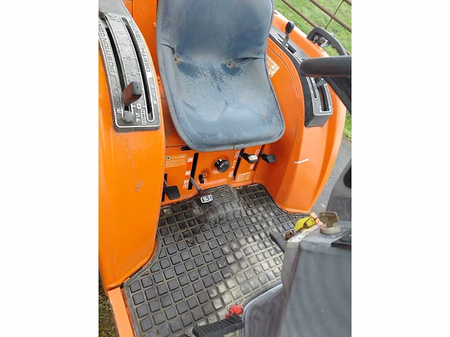 Kubota gt3 vierwielaangedreven minitractor - afbeelding 11 van  14