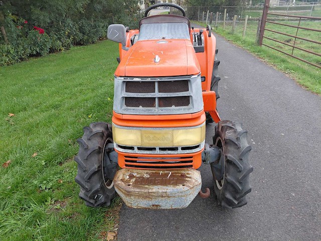 Kubota gt3 vierwielaangedreven minitractor - afbeelding 7 van  14
