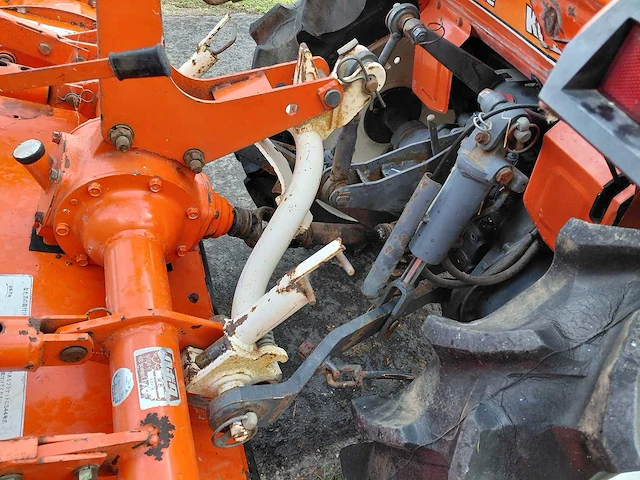 Kubota l1-18 vierwielaangedreven minitractor met grondfrees - afbeelding 18 van  20