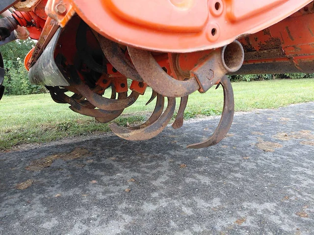 Kubota l1-18 vierwielaangedreven minitractor met grondfrees - afbeelding 19 van  20