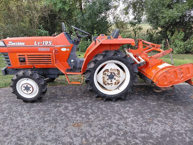Kubota l1-18 vierwielaangedreven minitractor met grondfrees - afbeelding 1 van  20