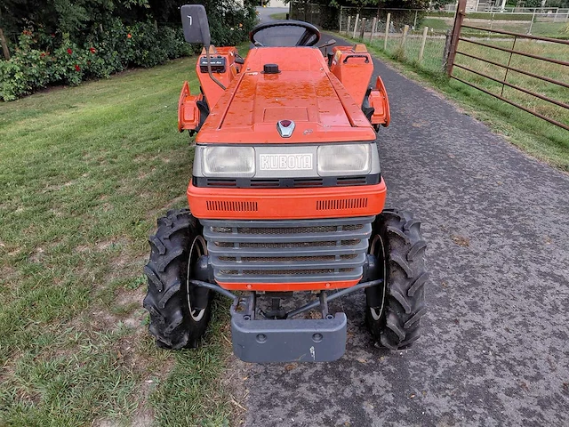 Kubota l1-18 vierwielaangedreven minitractor met grondfrees - afbeelding 2 van  20