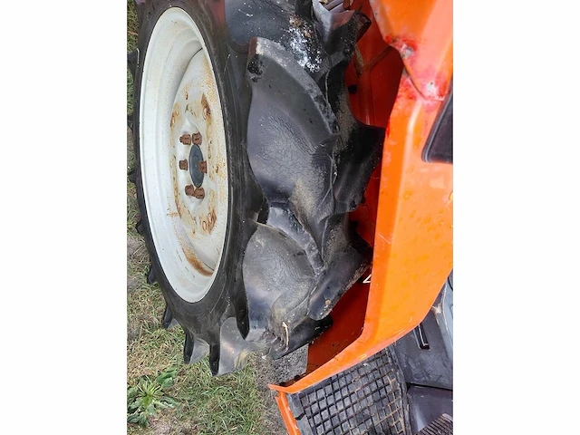 Kubota l1-18 vierwielaangedreven minitractor met grondfrees - afbeelding 9 van  20