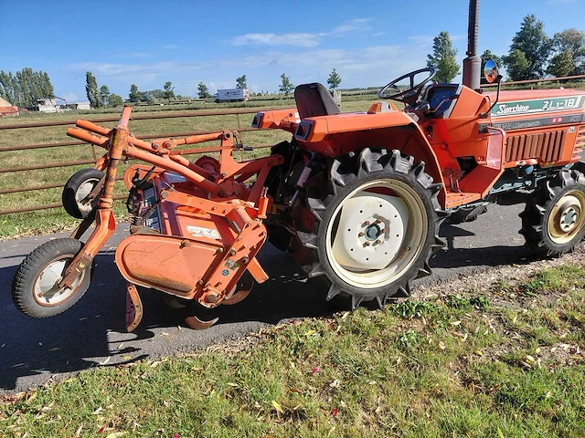 Kubota l1-18 vierwielaangedreven minitractor met grondfrees - afbeelding 12 van  18