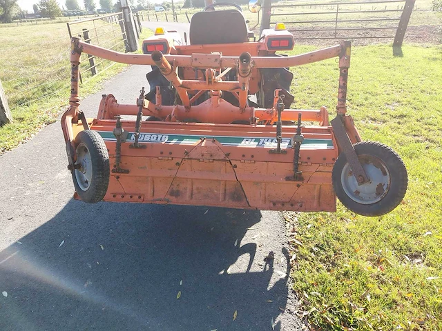Kubota l1-18 vierwielaangedreven minitractor met grondfrees - afbeelding 13 van  18