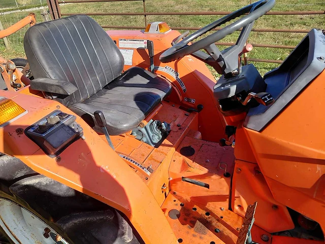 Kubota l1-18 vierwielaangedreven minitractor met grondfrees - afbeelding 15 van  18