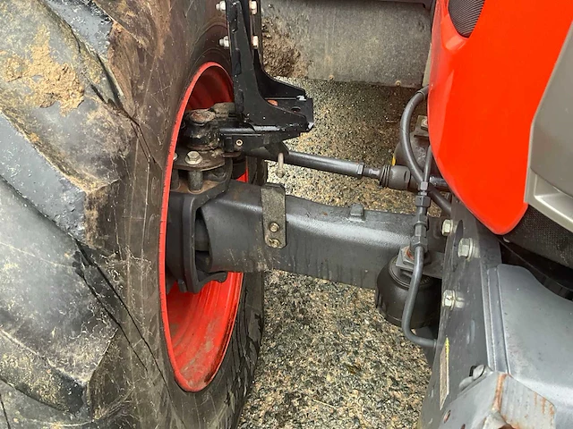 Kubota m7131 4wd landbouw tractor - afbeelding 14 van  32