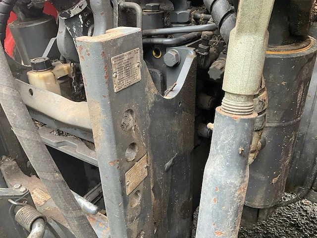 Kubota m7131 4wd landbouw tractor - afbeelding 22 van  32