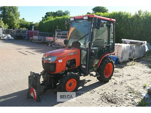 Kubota mini-landbouwtractor - afbeelding 1 van  23