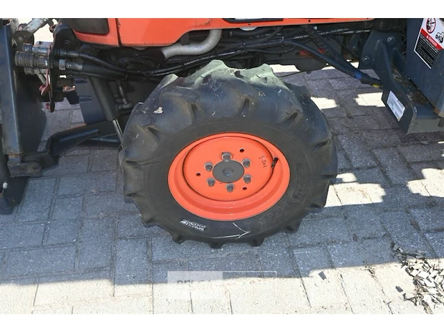 Kubota mini-landbouwtractor - afbeelding 15 van  23