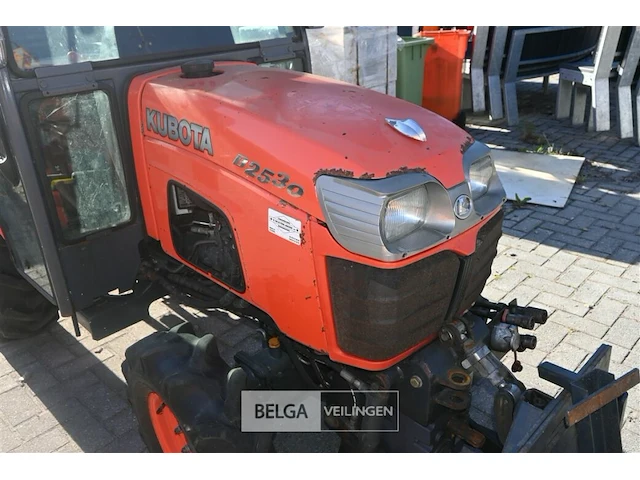 Kubota mini-landbouwtractor - afbeelding 18 van  23