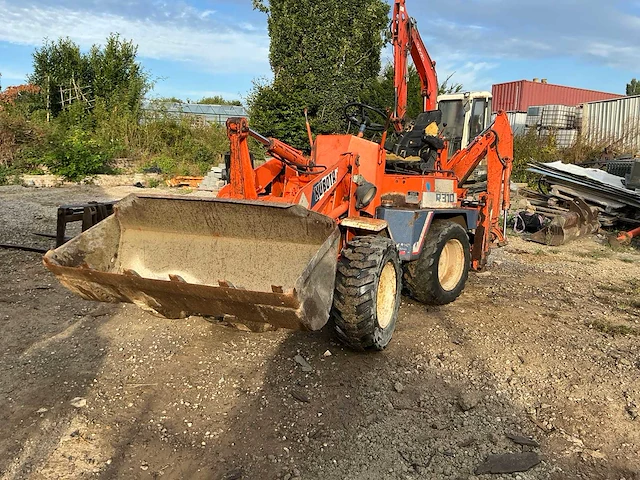 Kubota r310 met backhoe shovel - afbeelding 1 van  39